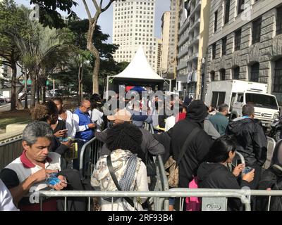 Sao Paulo, Sao Paulo, Brésil. 1 août 2023. (INT) longue file de chômeurs à enregistrer dans les entreprises. 01 août 2023, Sao Paulo, Brésil : file d'attente des chômeurs à s'inscrire dans les entreprises de Sao Paulo promue par l'entité dans la vallée d'Anhangabau mardi (01).crédit : Oslaim Brito/Thenews2 (photo : Oslaim Brito/Thenews2/Zumapress) (image de crédit : © Oslaim Brito/TheNEWS2 via ZUMA Press Wire) À USAGE ÉDITORIAL SEULEMENT! Non destiné à UN USAGE commercial ! Banque D'Images