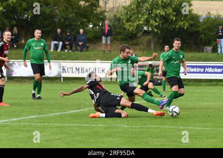 Deutschland ,Forst, Sportgelände Forst - 1 août 2023 - Fussball, 1st Round Toto Pokal - TSV Forst (Bezirksliga) vs. TSV Aubstadt (Regionalliga Bayern) image : (FLTR) Michael Dellinger (Aubstadt, 19), Stefan Bickel (Forst, 13) Banque D'Images