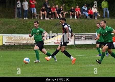 Deutschland ,Forst, Sportgelände Forst - 1 août 2023 - Fussball, 1st Round Toto Pokal - TSV Forst (Bezirksliga) vs TSV Aubstadt (Regionalliga Bayern) image : Michael Dellinger (Aubstadt, 19) tirant dans le 0:2 à la 50th minute. Banque D'Images