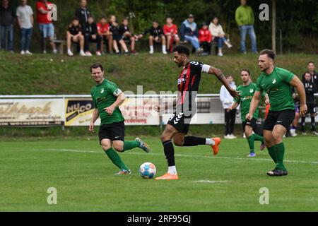 Deutschland ,Forst, Sportgelände Forst - 1 août 2023 - Fussball, 1st Round Toto Pokal - TSV Forst (Bezirksliga) vs TSV Aubstadt (Regionalliga Bayern) image : Michael Dellinger (Aubstadt, 19) tirant dans le 0:2 à la 50th minute. Banque D'Images