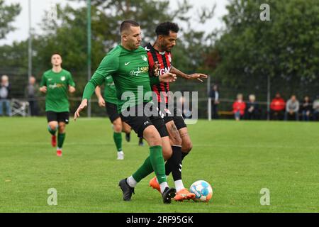 Deutschland ,Forst, Sportgelände Forst - 1 août 2023 - Fussball, 1st Round Toto Pokal - TSV Forst (Bezirksliga) vs. TSV Aubstadt (Regionalliga Bayern) image : (FLTR) Adnan Hamzic (Forst, 20), Michael Dellinger (Aubstadt, 19) Banque D'Images