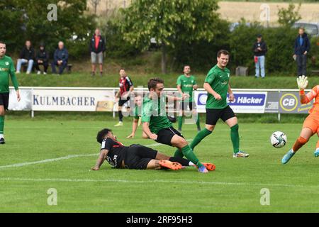 Deutschland ,Forst, Sportgelände Forst - 1 août 2023 - Fussball, 1st Round Toto Pokal - TSV Forst (Bezirksliga) vs. TSV Aubstadt (Regionalliga Bayern) image : (FLTR) Michael Dellinger (Aubstadt, 19), Stefan Bickel (Forst, 13) Banque D'Images