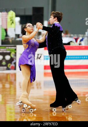 Lincoln, ne, États-Unis. 24 juillet 2023. Aaron Piehl et Kaelyn Alcover participent à la finale de danse par équipe Freshman/sophomore ''A'' aux Championnats nationaux de patinage à roulettes 2023 à Lincoln, ne. Larry C. Lawson/CSM (Cal Sport Media via AP Images). Crédit : csm/Alamy Live News Banque D'Images