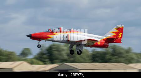 Exposition de l'armée de l'air espagnole TEM la Patrulla Águila au Royal International Air Tattoo 2023 Banque D'Images