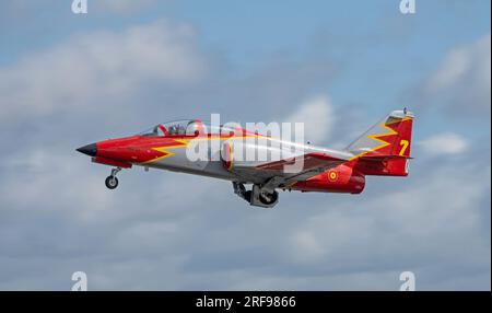 Exposition de l'armée de l'air espagnole TEM la Patrulla Águila au Royal International Air Tattoo 2023 Banque D'Images