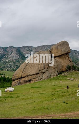 Vue de Turtle Rock dans le parc national de Gorkhi Terelj, qui est à 60 km d'Ulaanbaatar, Mongolie. Banque D'Images