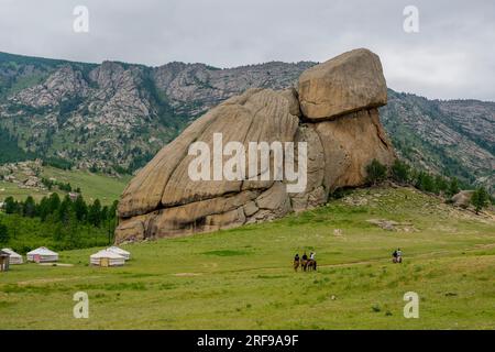 Vue de Turtle Rock dans le parc national de Gorkhi Terelj, qui est à 60 km d'Ulaanbaatar, Mongolie. Banque D'Images