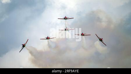 Exposition de l'armée de l'air espagnole TEM la Patrulla Águila au Royal International Air Tattoo 2023 Banque D'Images