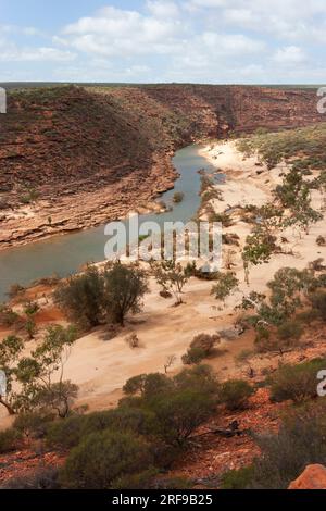 Vue panoramique à travers la fenêtre natures sur la gorge de la rivière Murchison dans le parc national de Kalbarri en Australie occidentale Banque D'Images