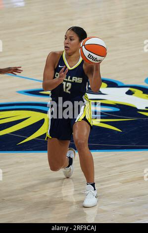 Arlington, États-Unis. 28 juillet 2023. 28 juillet 2023, Arlington, Texas, États-Unis : les Dallas Wings gardent Veronica Burton lors du match WNBA entre les Dallas Wings et les Washington Mystics au College Park Center le 28 juillet 2023 à Arlington, Texas, États-Unis. (Photo de Javier Vicencio/Eyepix Group) crédit : EYEPIX Group/Alamy Live News Banque D'Images