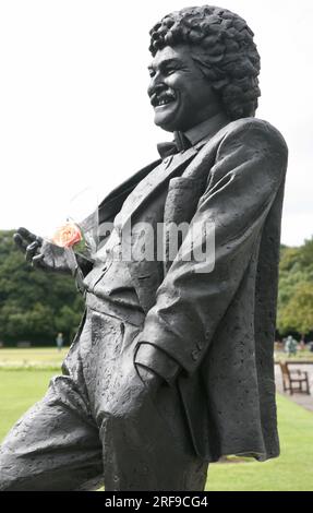 Vue rapprochée de la statue de Bobby ball à Lowther Gardens, Lytham St Annes, Lancashire, Royaume-Uni, Europe Banque D'Images