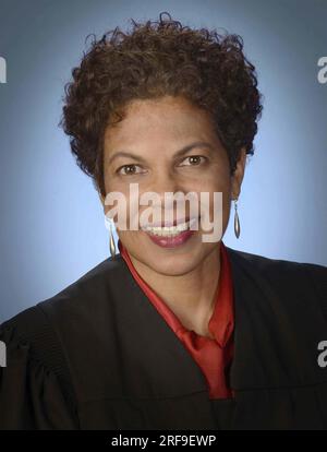 Portrait de Tanya Chutkan, juge à la Cour de district des États-Unis pour le district de Columbia. Le juge Chutkin présidera le procès du président Donald Trump devant la Cour de district de DC, intenté par le procureur spécial Jack Smith. Tanya Sue Chutkan (née le 5 juillet 1962) est une immigrante jamaïcaine américaine, avocate et juriste originaire de Washington, D.C. Elle est juge de district des États-Unis à la Cour de district des États-Unis pour le district de Columbia, siégeant depuis 2014. Elle est la juge supervisant le procès criminel de l'ancien président américain Donald J. Trump sur les événements qui ont précédé le 6 janvier. Banque D'Images