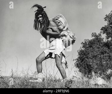 Californie : c. 1930 les commerçants voyageaient de village en village apportant des marchandises et des matériaux d'une région à l'autre, tandis que les Indiens Chumash de la côte transportaient des marchandises commerciales vers la vallée et les tribus du désert en Californie. Banque D'Images