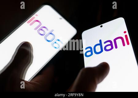 Pologne. 01 août 2023. Dans cette illustration photo, logo Adani vu affiché sur un smartphone. Crédit : SOPA Images Limited/Alamy Live News Banque D'Images