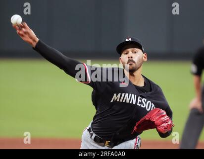 St. Louis, États-Unis. 01 août 2023. Le lanceur de départ des Minnesota Twins, Pablo Lopez, livre un pitch au St. Louis Cardinals en sixième manche au Busch Stadium à St. Louis le mardi 1 août 2023. Photo de Bill Greenblatt/UPI crédit : UPI/Alamy Live News Banque D'Images