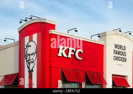 Signe de poulet de renommée mondiale de KFC pour le restaurant de restauration rapide dans la ville de Cedar, nevada états-unis Banque D'Images