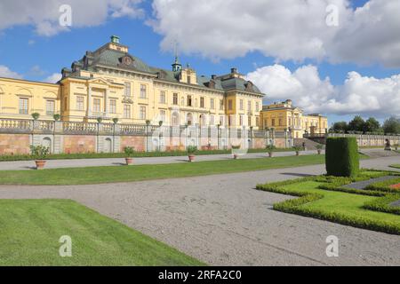 Vue arrière du palais Drottningholm situé près de Stockholm Banque D'Images