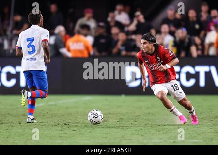 1 août 2023 : AC Milan Luka Romero (18) en action lors de la seconde moitié du Soccer Champions Tour 2023 avec FC Barcelone vs AC Milan au stade Allegiant le 1 août 2023 à Las Vegas, NV. Christopher Trim/CSM. (Image de crédit : © Christopher Trim/Cal Sport Media) Banque D'Images