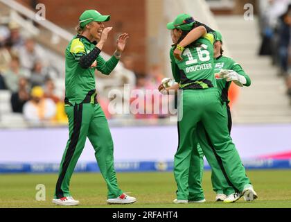 01 août 2023 : Trent Bridge Cricket Ground, Nottingham. Événement : The 100 Double Header (hommes et femmes) : Trent Rockets v Southern Brave. Légende : Souther Brave Celebration. Photo : Mark Dunn/Alamy Live News (Sports) Banque D'Images