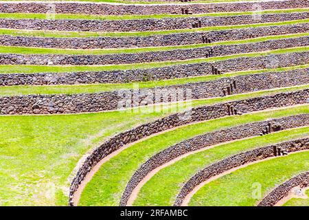 Terrasses à le site archéologique inca de Moray, Vallée Sacrée, Pérou Banque D'Images