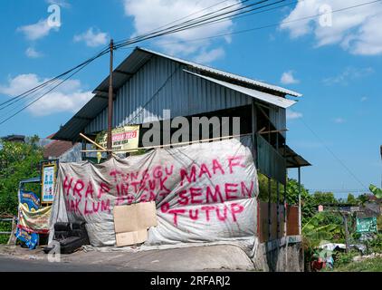 Yogyakarta, Indonésie - 29 juillet 2023 : l'un des dépôts d'ordures de Yogyakarta, Indonésie, est temporairement fermé. Banque D'Images