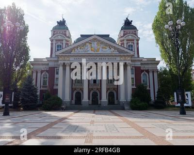 Théâtre national IIvan Vazov situé dans le jardin de la ville, dans la ville de Sofia, Bulgarie. 2 août 2023. Banque D'Images