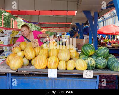 Zhenski Pazar alias marché des femmes alias Bazar des dames, qui fait partie de la zone de tolérance, dans la ville de Sofia, Bulgarie. 2 août 2023. Banque D'Images