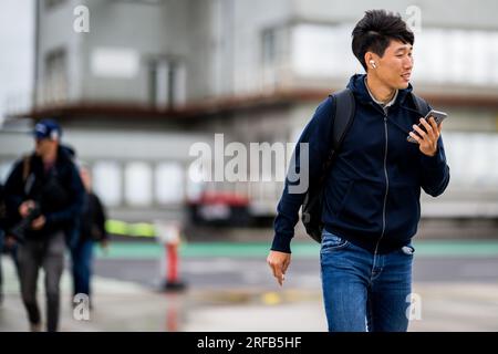 Zilina, Slovaquie. 02 août 2023. Huyun-Seok Hong de Gent photographié lors du départ de l'équipe belge de football KAA Gent le mercredi 02 août 2023, à l'aéroport de Zilina, en Slovaquie. L'équipe se prépare pour le match de demain contre le club slovaque Zilina, le deuxième tour de qualification des quarts de finale de la compétition UEFA Europa Conference League. BELGA PHOTO JASPER JACOBS crédit : Belga News Agency/Alamy Live News Banque D'Images