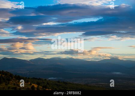 Sommaire au crépuscule. Le Parc National de la Sierra de Guadarrama, province de Madrid, Espagne. Banque D'Images