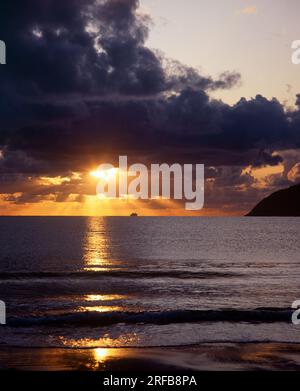 Australie. Queensland. Mission Beach côte au coucher du soleil. Banque D'Images