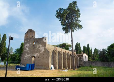 Rome, Latium, Italie, les ruines de l'église de San Nicola a Capo di Bove ( en italien, chiesa di san nicola castrumcaetani). Banque D'Images