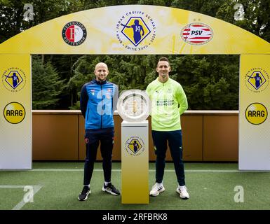 ZEIST - les capitaines Gernot Trauner (Feyenoord) et Luuk de Jong (PSV) posent lors d'une séance de photos à l'approche du match pour le Johan Cruijff échelle XXVII. ANP SEM VAN DER WAL Banque D'Images