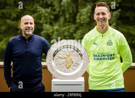 ZEIST - l'entraîneur Peter Bosz (PSV) et le capitaine Luuk de Jong (PSV) posent lors d'une séance de photos à l'approche du match pour le Johan Cruijff échelle XXVII. ANP SEM VAN DER WAL Banque D'Images