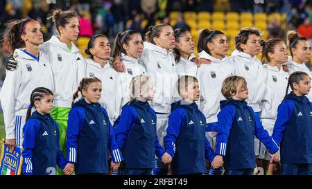 Wellington, Wellington, Nouvelle-Zélande. 2 août 2023. L'équipe nationale italienne chante son hymne national 'il canto degli italiani' avant le coup d'envoi du match du Groupe G de la coupe du monde féminine de la FIFA 2023 entre l'Afrique du Sud et l'Italie au Wellington Regional Stadium à Wellington, Nouvelle-Zélande (image de crédit : ©James Foy/Alamy Live News) Banque D'Images