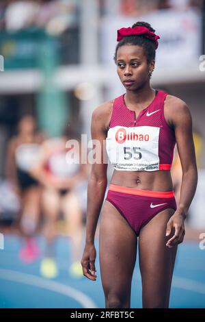 Berdine Castillo participe à une course de 800 mètres en Europe, portant des vêtements Nike. Banque D'Images