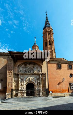 Portail Renaissance de la Collégiale Santa María la Mayo, vieille ville de Calatayud, Aragon, Espagne. L'église collégiale de St Mary Major construite à mu Banque D'Images