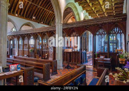 L'intérieur de l'église St Georges Dunster Somerset. Avec l'écran Rood Banque D'Images