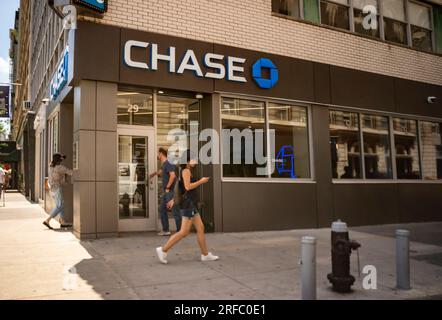 Une succursale de la banque Chase à Union Square à New York le vendredi 28 juillet 2023. (© Richard B. Levine) Banque D'Images