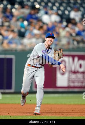 01 AOÛT 2023 : le troisième joueur de base des mets de New York Brett Baty (22 ans) jette le diamant au Kauffman Stadium Kansas City, Missouri. Jon Robichaud/CSM. Banque D'Images