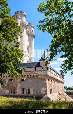 Donjon du château de Vincennes, forteresse médiévale et résidence royale construite à l'extrémité est de Paris. Banque D'Images