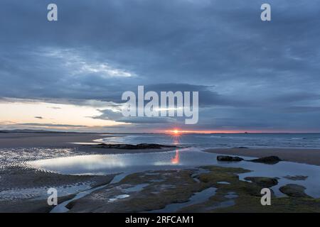 Budle Bay, coucher de soleil, Northumberland Banque D'Images