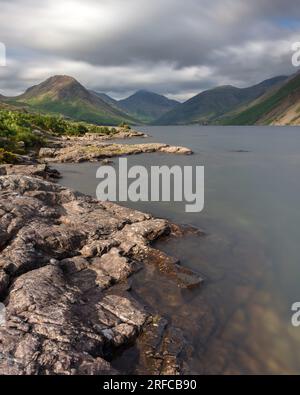 Rive du lac Wastwater, Lake District, Royaume-Uni Banque D'Images