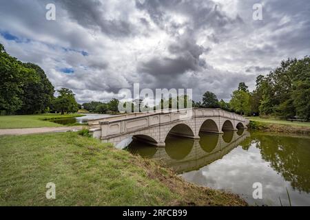 Five Arch Bridge Painshill Park Gardens Cobham Surrey Banque D'Images