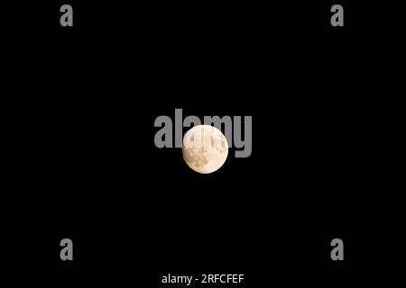 Phase de pleine lune isolée du ciel noir de lune Banque D'Images