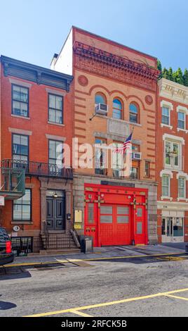 Greenwich Village Landmark : le concepteur prolifique de pompiers Napoléon le Brun a planifié cela en 1891, lorsque les camions de pompiers étaient plus petits. Banque D'Images