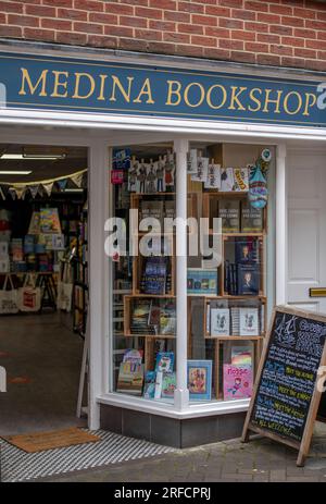 librairie indépendante dans la rue principale à cowes sur l'île de wight royaume-uni. librairie medina, cowes, île de wight. Banque D'Images