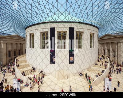 La grande cour du British Museum, London, UK Banque D'Images