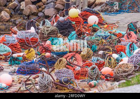 Peggy's Cove village de pêcheurs (et un attrait touristique) sur une journée froide et pluvieuse en mai, à la Nouvelle-Écosse, au Canada. Banque D'Images