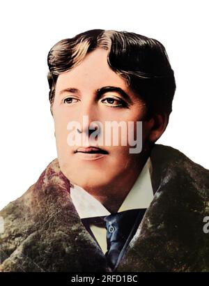 Il s'agit d'une image colorisée d'Oscar Wilde (1854-1900), le poète et dramaturge irlandais. Selon la collection bain, l'image originale a été prise en 1900, l'année de sa mort. Ses pièces les plus connues, Lady Windermere's Fan, A Woman of No importance, Et un mari idéal sont encore exécutés aujourd'hui.une tentative mal jugée de poursuivre le marquis de Queensbury pour diffamation a échoué et Wildes vie gay privée a été exposée.cela a conduit à sa poursuite pour indécence grossière et il a été emprisonné pendant deux ans (1895-1897). À sa sortie de prison, il déménage en France et meurt de méningite en 1900. Banque D'Images