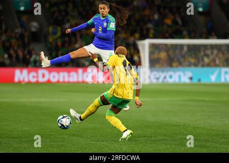 Melbourne, Australie. 02 août 2023. Jody Brown, de Jamaïque (à droite) et Antônia Ronnycleide da Costa Silva, du Brésil (à gauche) en action lors du match de groupe de la coupe du monde féminine de la FIFA, Australie et Nouvelle-Zélande 2023 entre la Jamaïque et le Brésil au Melbourne Rectangular Stadium.le match s’est terminé par un match nul 0-0. (Photo George Hitchens/SOPA Images/Sipa USA) crédit : SIPA USA/Alamy Live News Banque D'Images